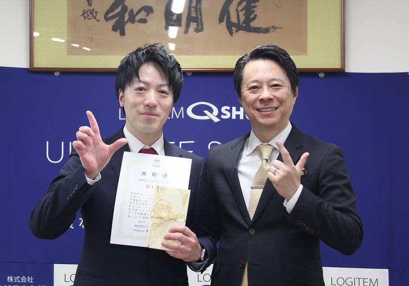 輝く舞台の裏側